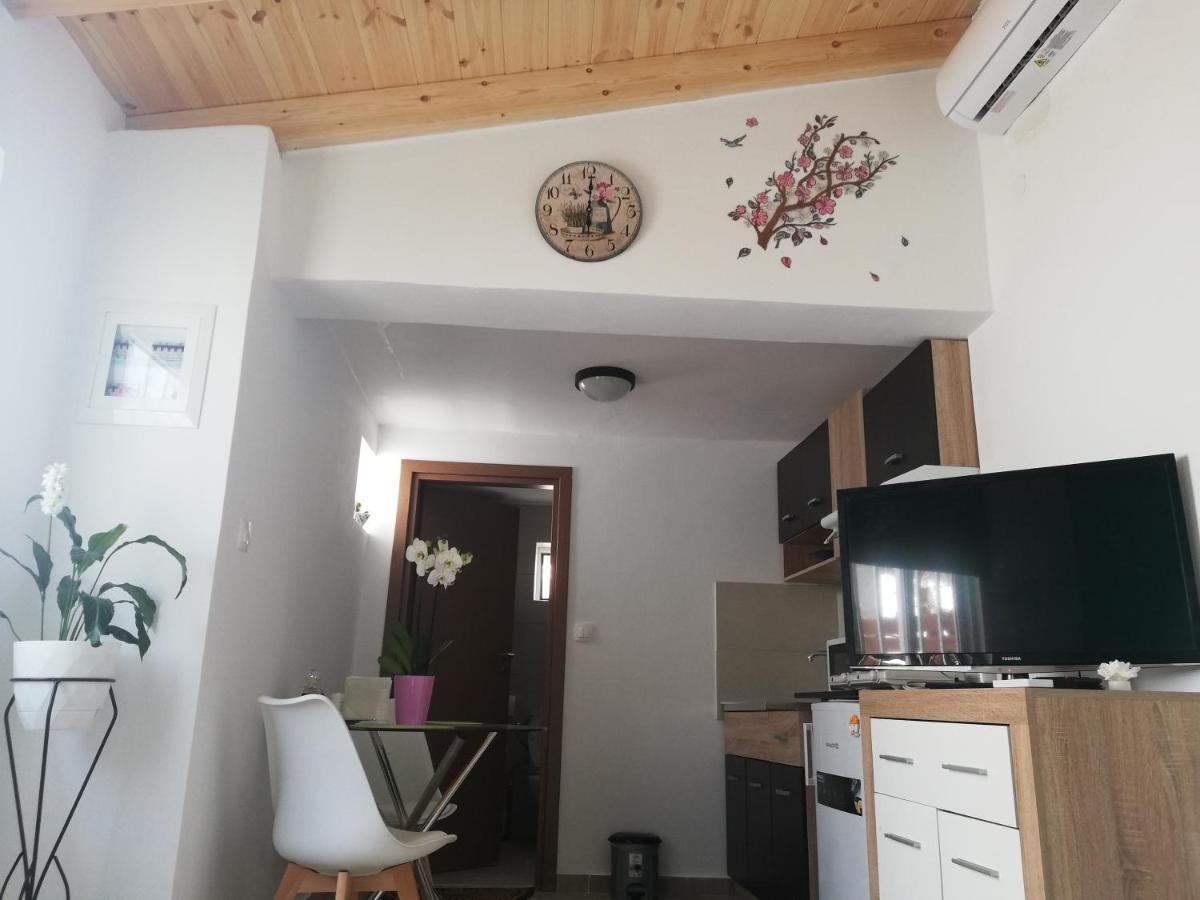 Small Studio With Yard Hanya Dış mekan fotoğraf